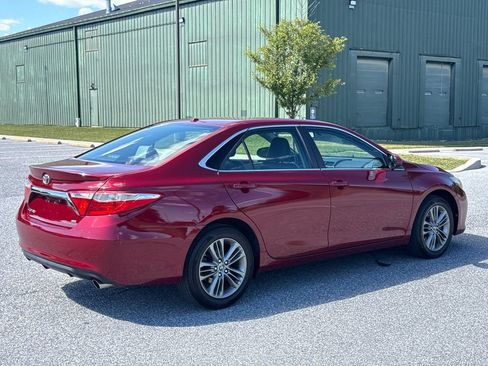 Used 2015 Toyota Camry SE w/ Moonroof Package FWD image 8