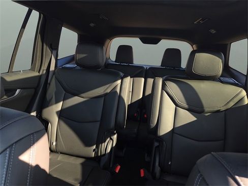 Used 2025 Cadillac XT6 Premium Luxury image 33