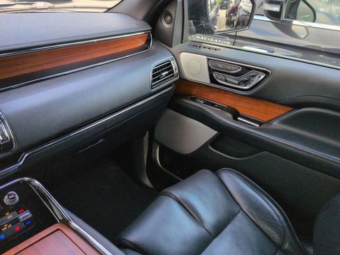 Used 2019 Lincoln Navigator L Reserve w/ Cargo Package AWD/4WD image 17