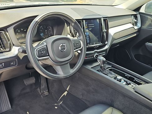 Used 2019 Volvo XC60 T6 Momentum w/ Multimedia Package AWD/4WD image 16