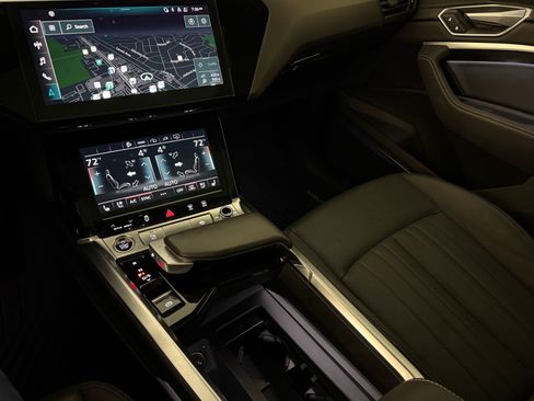 Certified 2021 Audi e-tron Premium Plus w/ Premium Plus Package AWD/4WD image 19