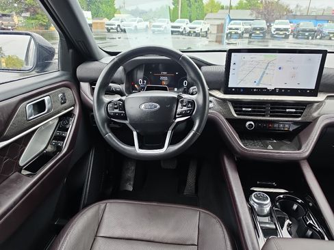 Used 2025 Ford Explorer Platinum w/ LUX Leather Package AWD/4WD image 24