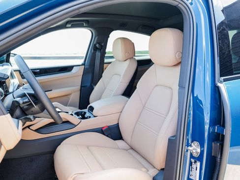 Certified 2026 Porsche Cayenne Coupe AWD/4WD image 5