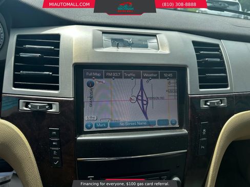 Used 2013 Cadillac Escalade Premium image 25