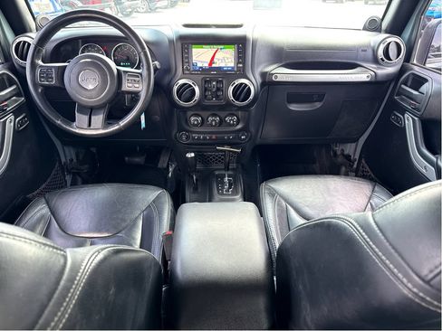 Used 2014 Jeep Wrangler Unlimited Sahara w/ Dual Top Group AWD/4WD image 12