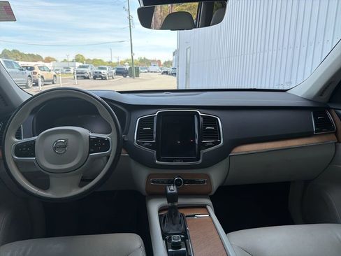 Used 2022 Volvo XC90 T6 Momentum w/ Advanced Package image 17