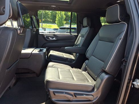 Used 2021 GMC Yukon XL SLT w/ SLT Premium Package AWD/4WD image 11