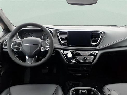 New 2026 Chrysler Pacifica Select image 12