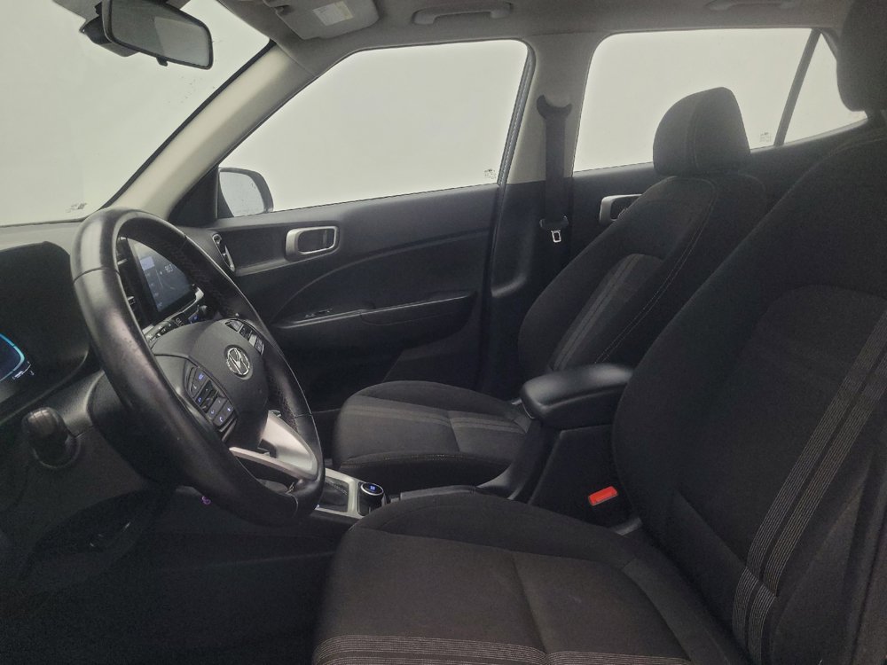 Used 2023 Hyundai Venue SEL FWD image 17