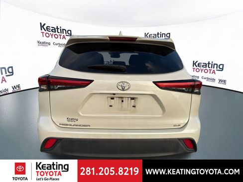 Used 2021 Toyota Highlander XLE image 6