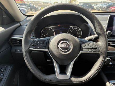 Used 2025 Nissan Altima 2.5 SV image 26