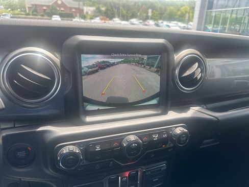 Used 2020 Jeep Wrangler Unlimited Sahara AWD/4WD image 36