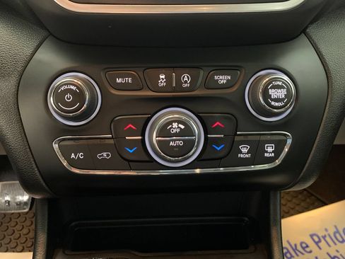 Used 2022 Jeep Cherokee Trailhawk w/ Technology Group B AWD/4WD image 10