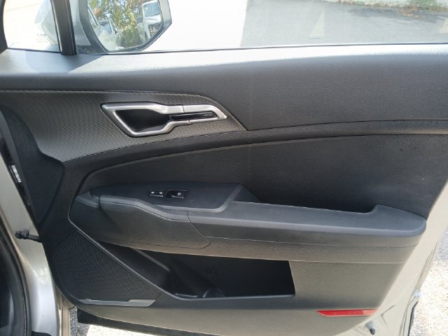 Used 2023 Kia Sportage LX AWD/4WD image 46