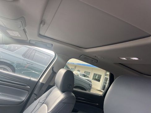 Used 2020 Buick Enclave Essence w/ Sound and Sites Package image 3