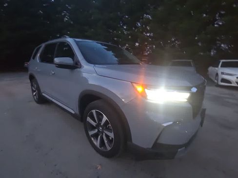 Used 2024 Honda Pilot Touring image 5