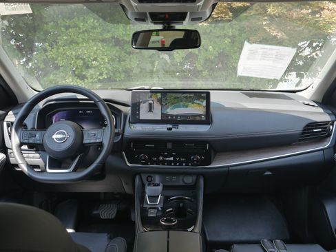 Certified 2024 Nissan Rogue Platinum w/ Platinum Premium Package AWD/4WD image 9