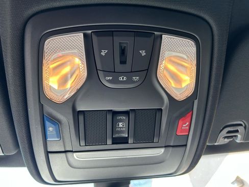 Used 2022 RAM 1500 Big Horn AWD/4WD image 16