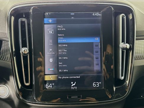 Used 2020 Volvo XC40 T5 R-Design image 17