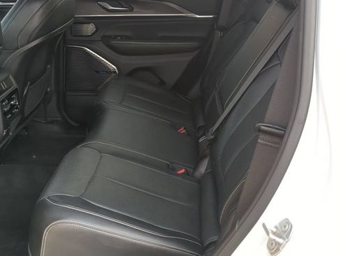 Used 2023 Jeep Grand Cherokee Overland AWD/4WD image 18