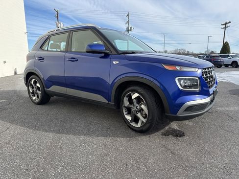 Used 2022 Hyundai Venue Limited w/ Cargo Package image 3