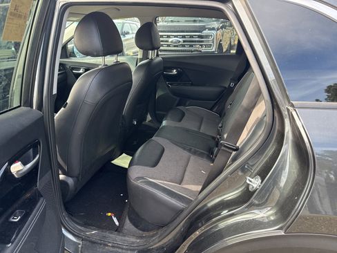 Used 2021 Kia Niro EX image 12
