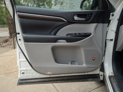 Used 2014 Toyota Highlander Limited Platinum AWD/4WD image 7