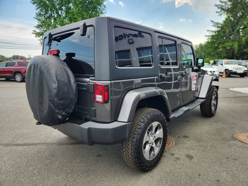 Used 2016 Jeep Wrangler Unlimited Sahara w/ Connectivity Group AWD/4WD image 14