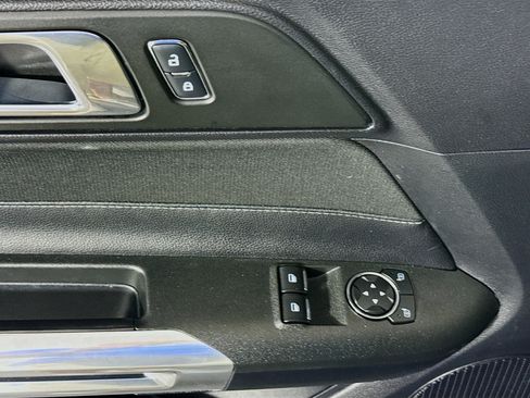 Used 2018 Ford Mustang Coupe RWD image 17