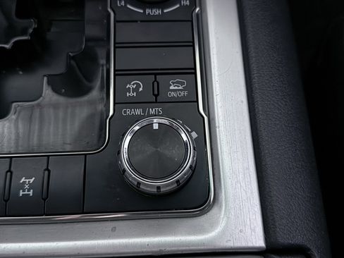 Used 2016 Toyota Land Cruiser image 44