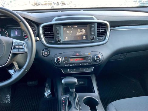 Used 2020 Kia Sorento S image 6