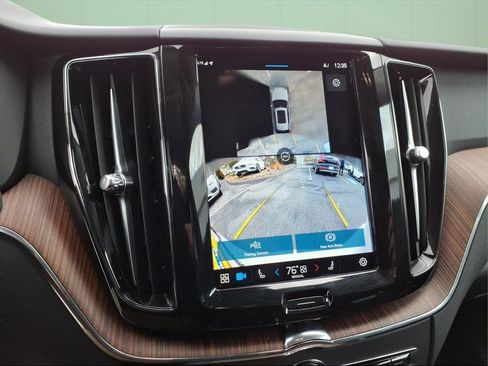 Used 2024 Volvo XC60 B5 Plus image 19