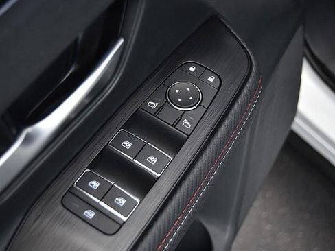 New 2025 Nissan Kicks SR image 9