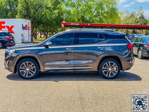 Used 2020 GMC Terrain Denali w/ Denali Premium Package AWD/4WD image 5