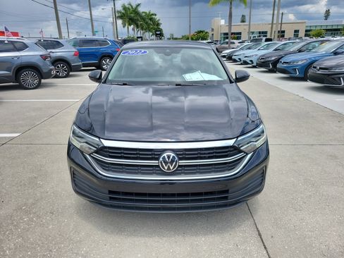 Used 2022 Volkswagen Jetta SE FWD image 2