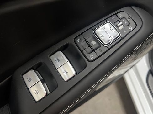 Used 2021 Genesis G90 3.3T Premium RWD image 13