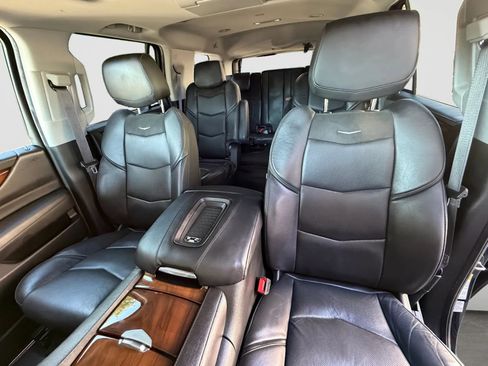 Used 2017 Cadillac Escalade Luxury AWD/4WD image 13