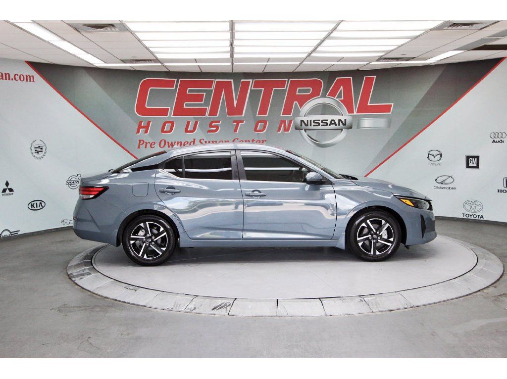 Used 2025 Nissan Sentra SV FWD image 5