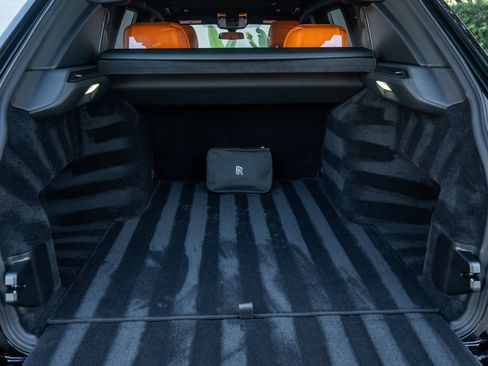 Used 2025 Rolls-Royce Cullinan image 53