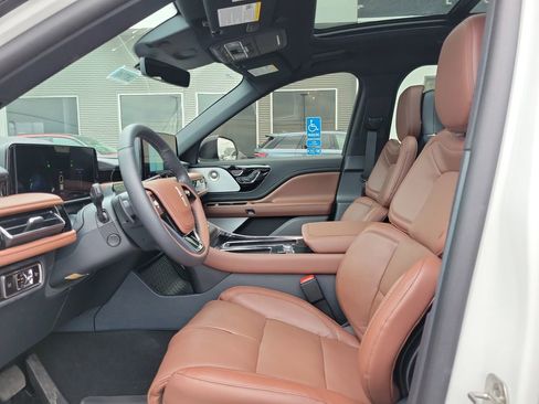 New 2026 Lincoln Aviator Reserve AWD/4WD image 18