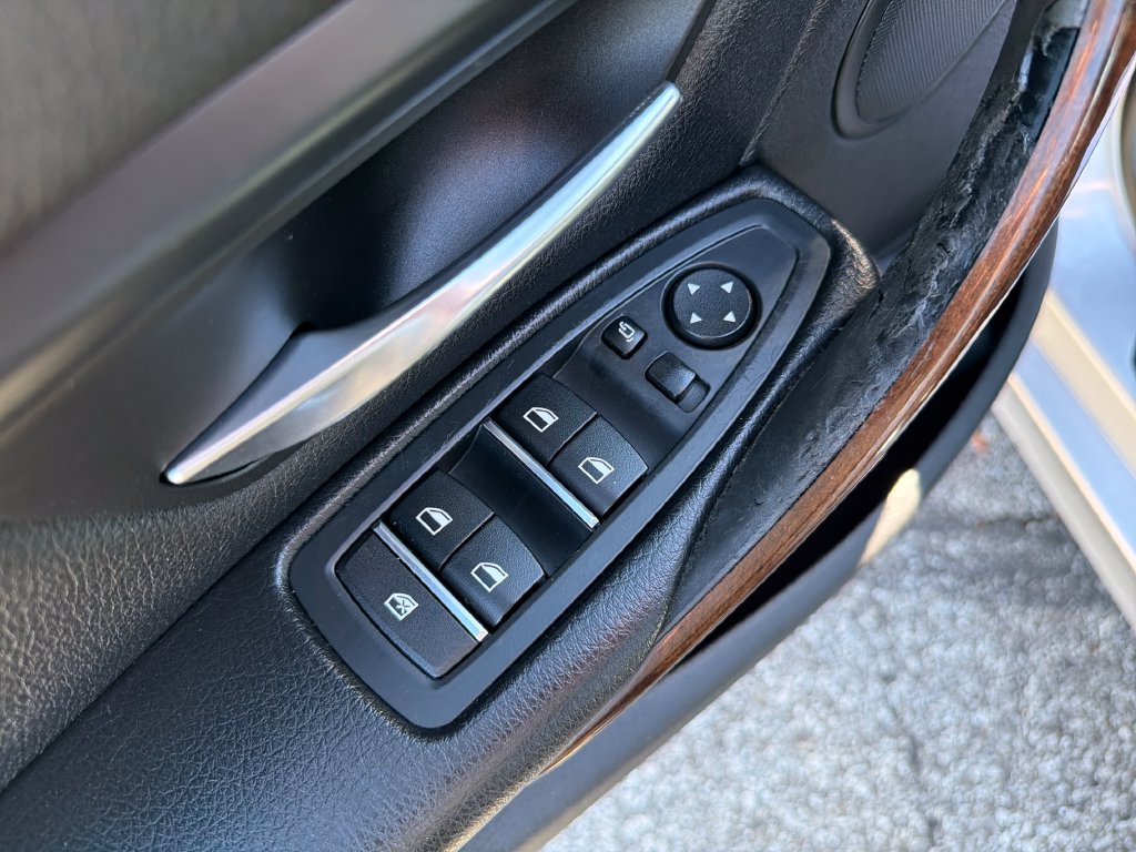 Used 2016 BMW 320i xDrive Sedan AWD/4WD image 11