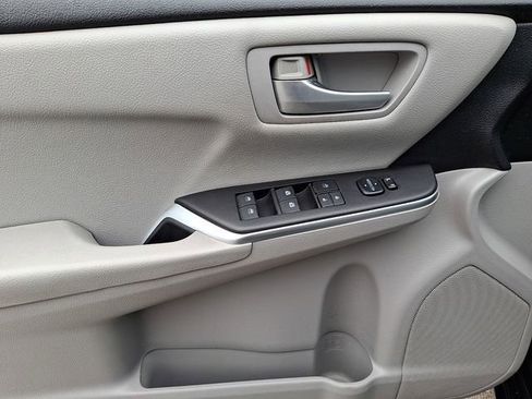 Used 2017 Toyota Camry LE image 13