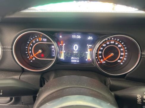 Used 2018 Jeep Wrangler Unlimited Sahara AWD/4WD image 19
