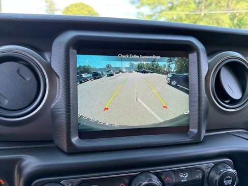 Used 2023 Jeep Wrangler Unlimited w/ 8.4" Radio Group AWD/4WD image 11