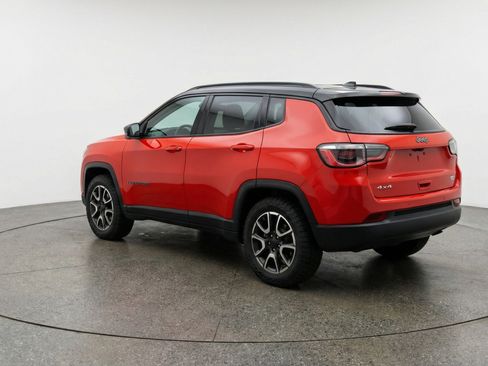 Used 2025 Jeep Compass Trailhawk AWD/4WD image 6