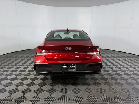 Used 2025 Hyundai Elantra Hybrid FWD image 8