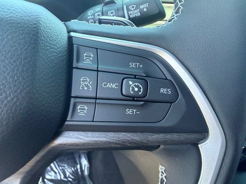 Used 2024 Jeep Grand Cherokee Limited w/ Luxury Tech Group II RWD image 23