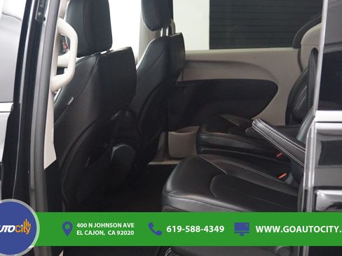 Used 2024 Chrysler Pacifica Limited FWD image 14