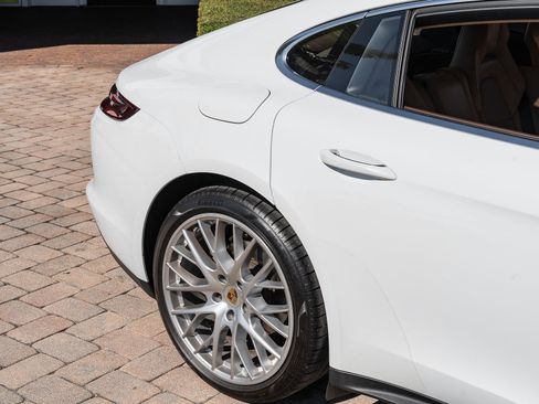 Used 2018 Porsche Panamera 4S image 31