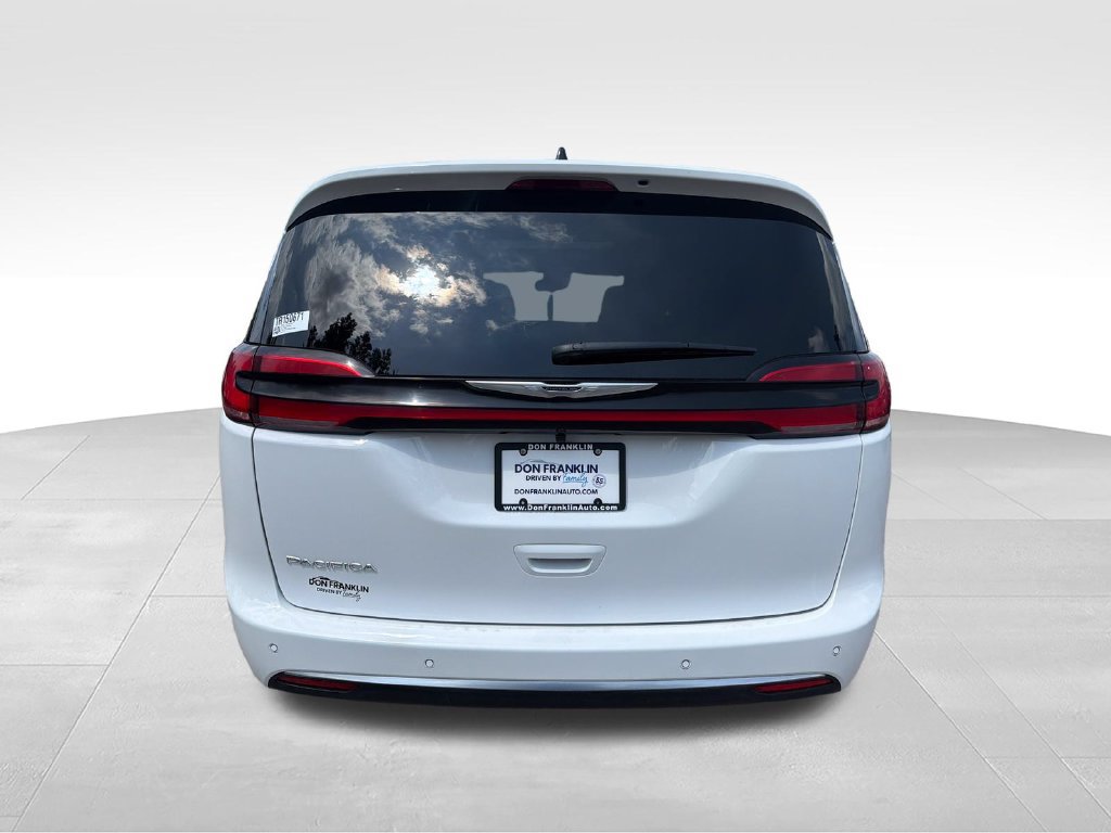 Used 2026 Chrysler Pacifica Pinnacle FWD image 4